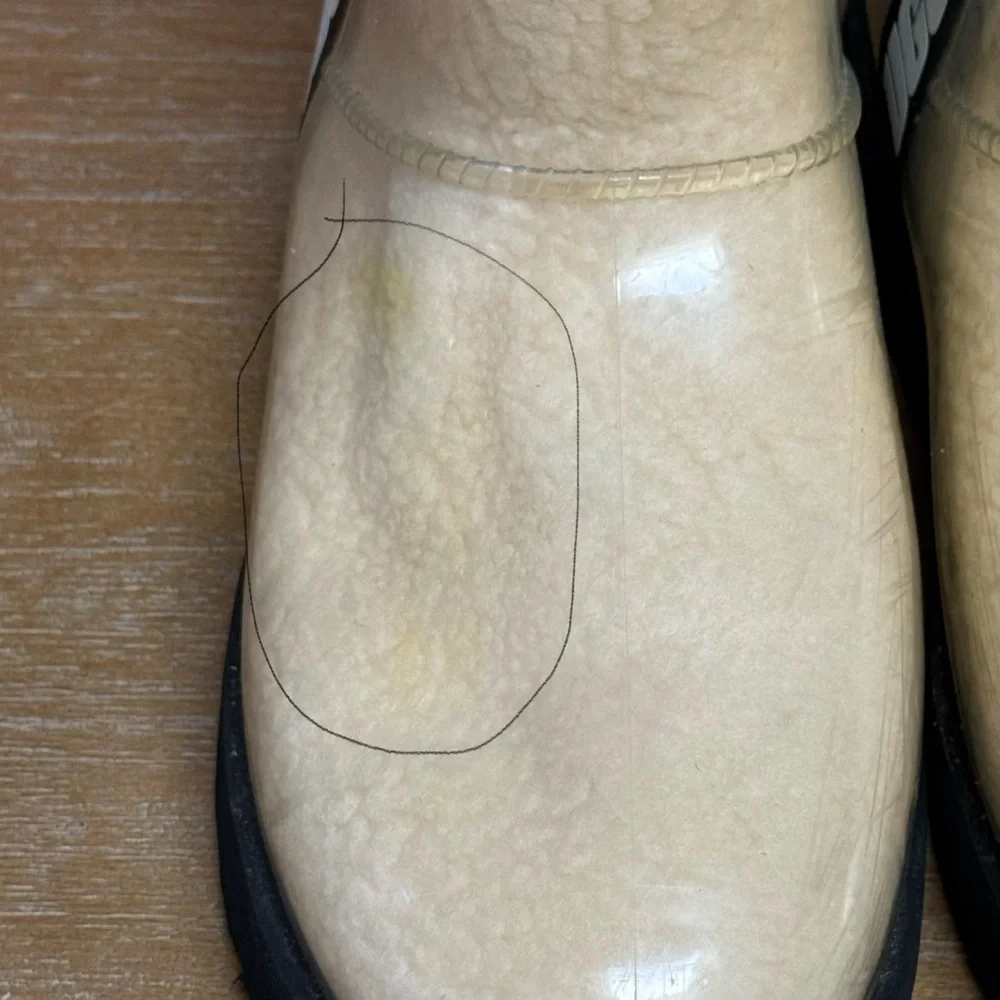 UGG‎ Classic Clear Mini Boot Faux Shearling Natural/Blk Sz 8 *FLAW*